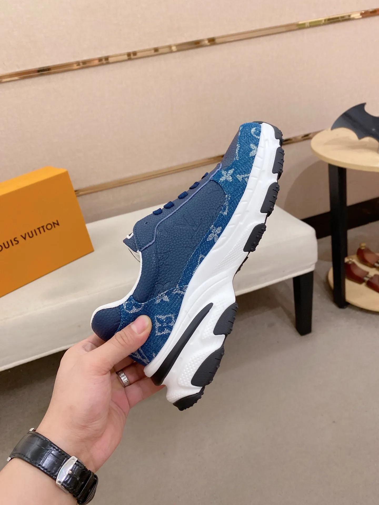 Men's shoes 442💰louis vuitton (Louis Vuitton/lv)🔍🔍The new counters are on sale at the same time. The uppers are imported from Italy. ⃣️Re-engraved🇮🇹💪💪, ⚠Sole: The original sole is specially provided by the original factory, the exclusive movable molded sole is super comfortable, ⚠Original and single goods 🔍high quality, you can enter and leave the counter at will, welcome to compare⚠. Code number: 38-44 (45/customized, non-refundable)